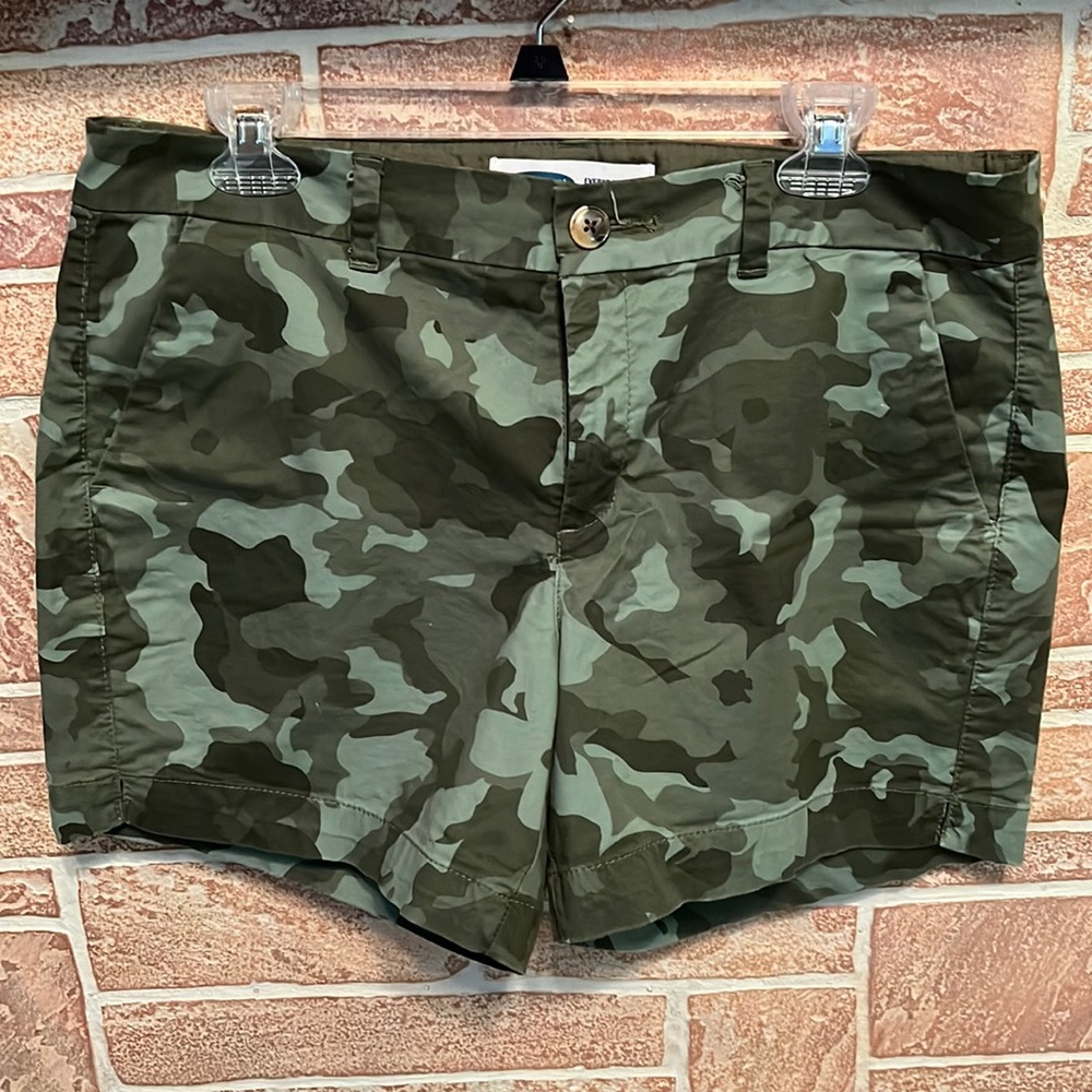 Old Navy women’s camouflage shorts. Size 12